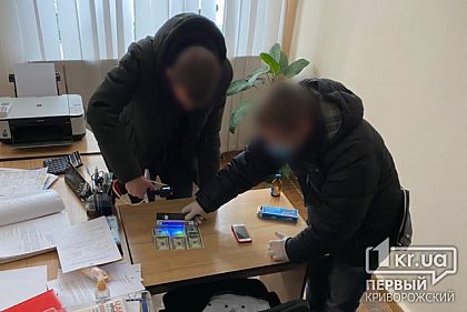 В Кривом Роге чиновницу райсовета обвиняют во взяточничестве