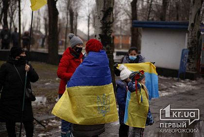 На вулиці Соборності криворіжці організували святкову ходу