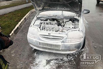 На микрорайоне Солнечный горела легковушка