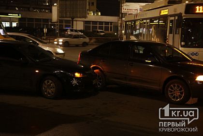 На кольце 95 квартала «притерлись» две легковушки