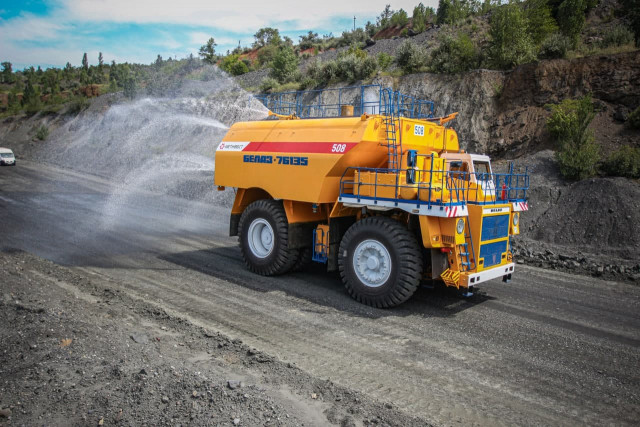 Северный ГОК продолжает работы по закреплению пылящих поверхностей