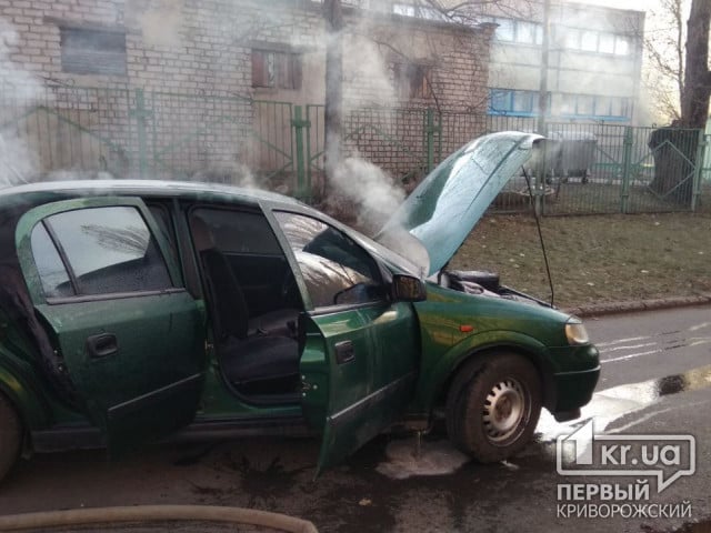 В Кривом Роге горел автомобиль, пострадавших нет