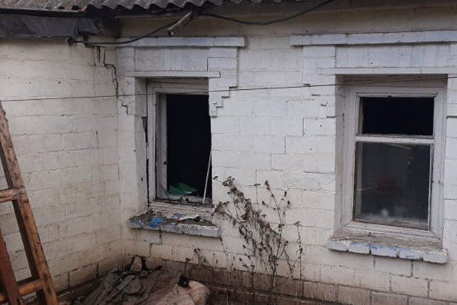 В Кривом Роге спасатели вывели мужчину из задымленного дома