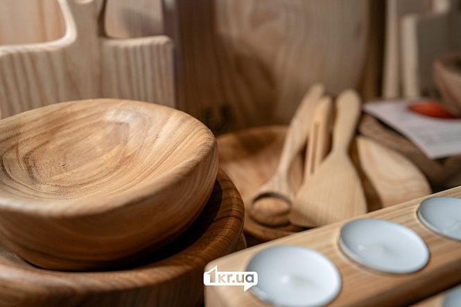 дерев'яні вироби на благодійній “Крафтовій здибанці” у Кривому Розі