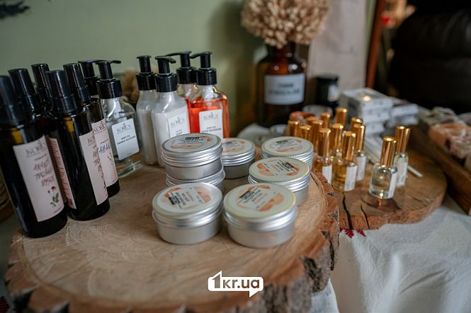 Крафтові вироби на благодійній “Крафтовій здибанці” у Кривому Розі