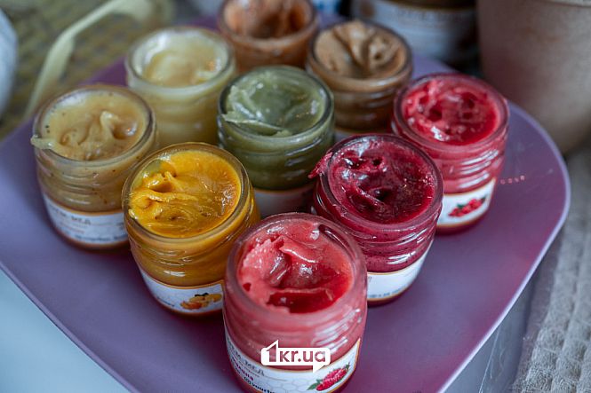 Крафтові вироби на благодійній “Крафтовій здибанці” у Кривому Розі