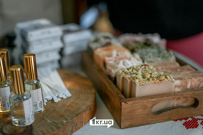 Крафтові вироби на благодійній “Крафтовій здибанці” у Кривому Розі