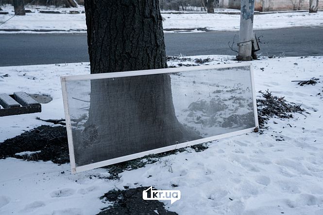 Вибиті вікна та пошкоджені фасади будинків у Кривому Розі