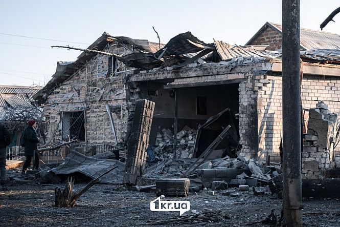 Руйнування після російської ракетної атаки по Кривому Рогу