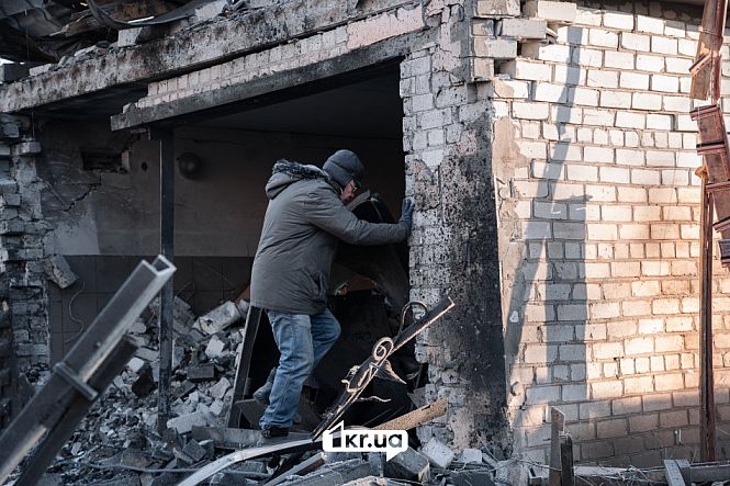 Фото наслідків ракетного обстрілу Кривого Рогу