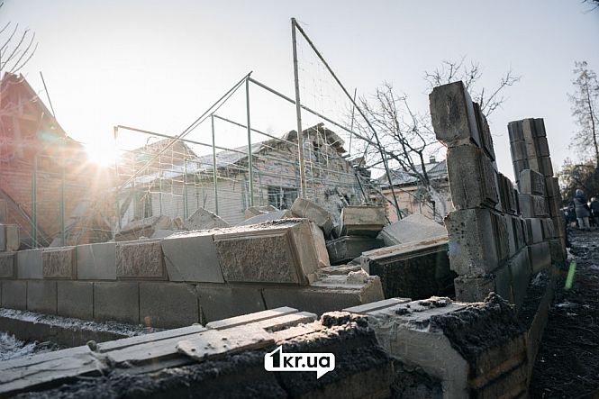 Наслідки ракетного удару по житловому будинку в Кривому Розі