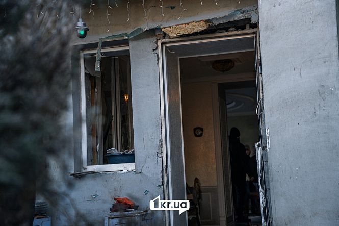 Вибиті вікна та пошкоджені фасади будинків у Кривому Розі