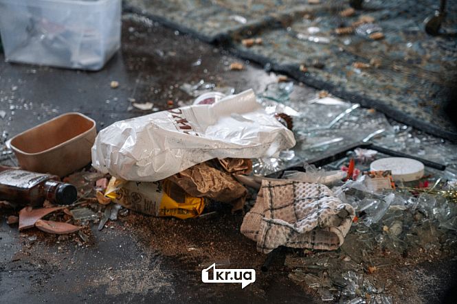 Фото наслідків ракетного обстрілу Кривого Рогу