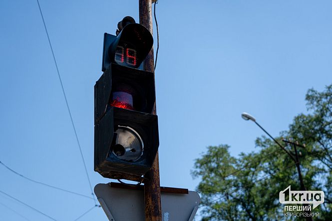 наслідки ракетної атаки розбитий світлофор