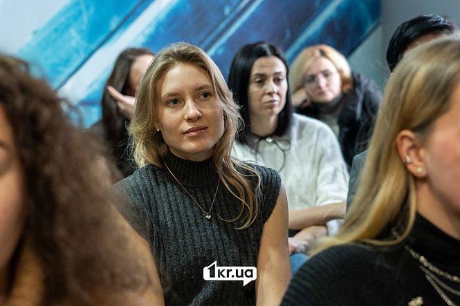 глядачі панельної дискусії