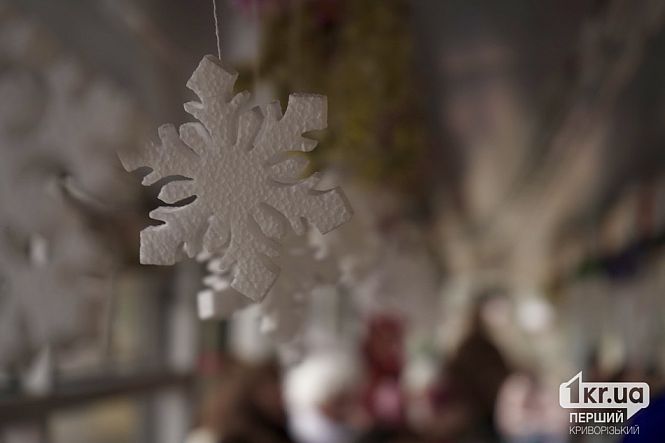 новогодняя игрушка снежинка