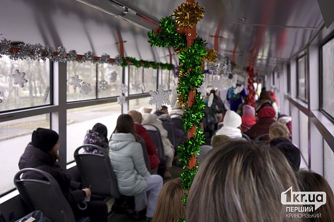 новогодний праздничный трамвай