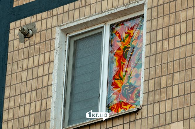 прикрите розбите вікно реалії українського життя