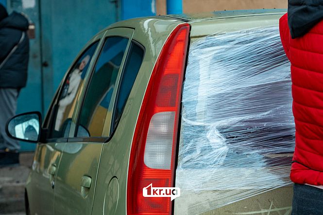 перемотане плівкою вікно машини 19 грудня кривий ріг