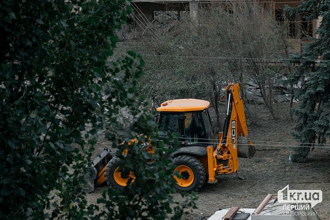 ліквідація наслідків ракетного удару у Кривоум Розі