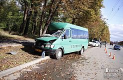 Фото с места ДТП с участием маршрутки №230 в Кривом Роге 
