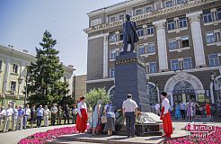 Урочисте покладання квітів до Дня Конституції України у Кривому Розі
