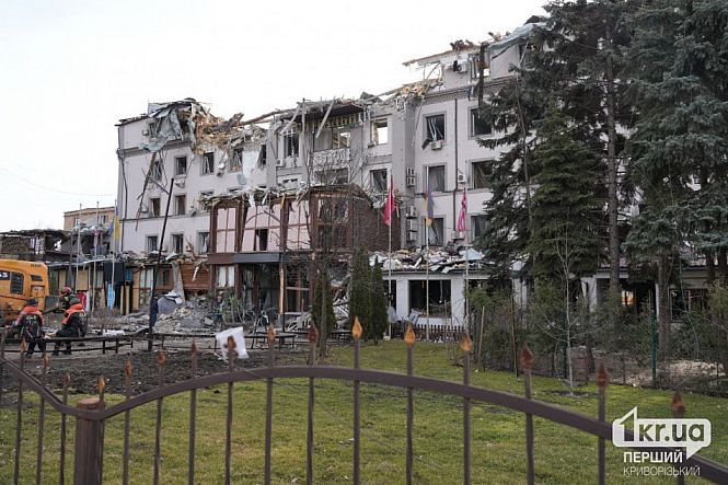 зруйнований готель ракета