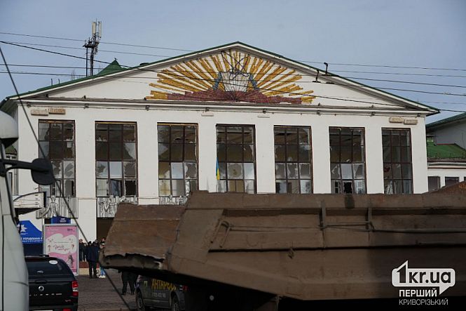 зруйнований палац культури