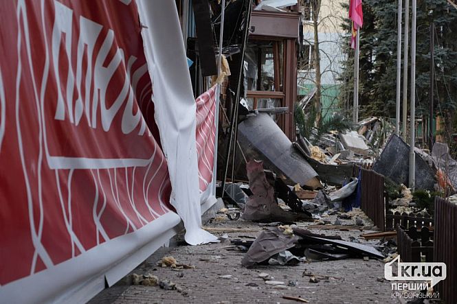 пошкодження і уламки від ударної хвилі