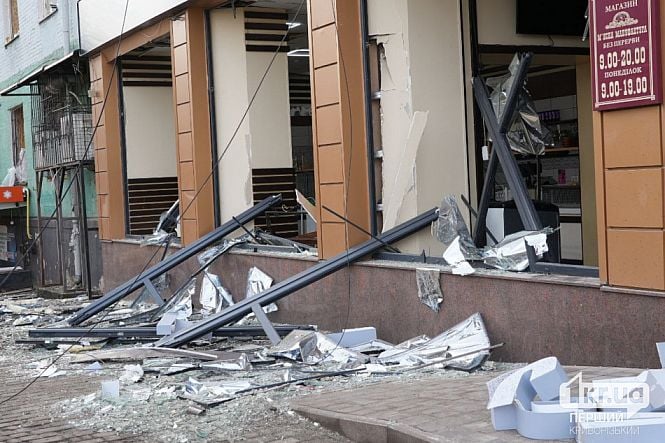 пошкодженний магазин від удару