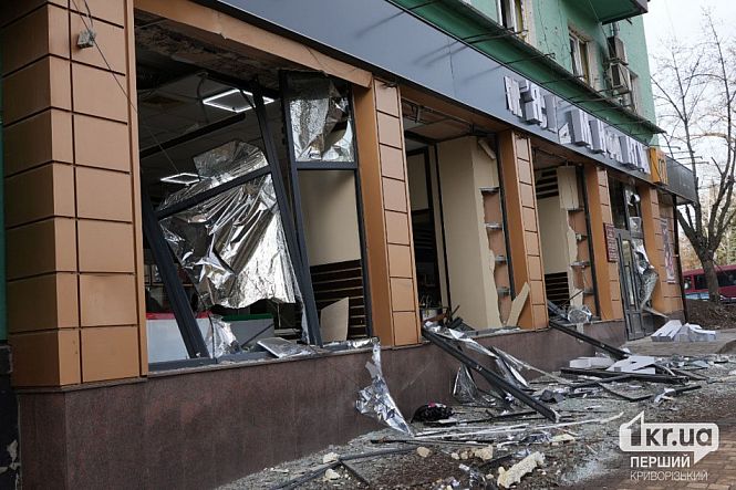 пошкодженний магазин від удару ракети