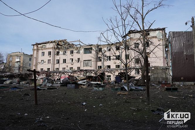 зруйнований готель від нічного удару