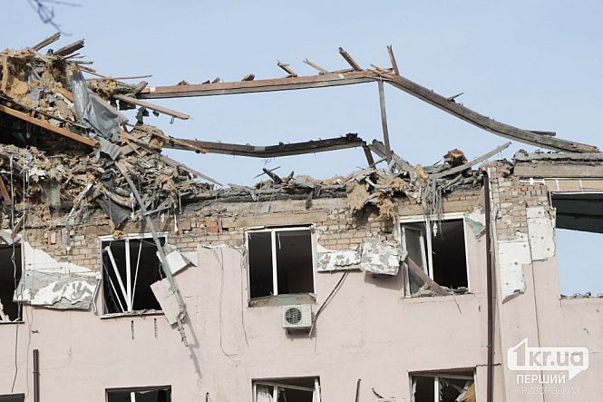 зруйнований готель від нічного удару