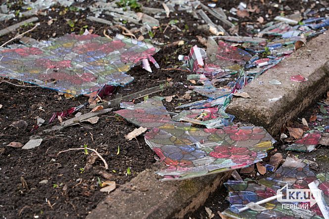 уламки скла від вибухової хвилі