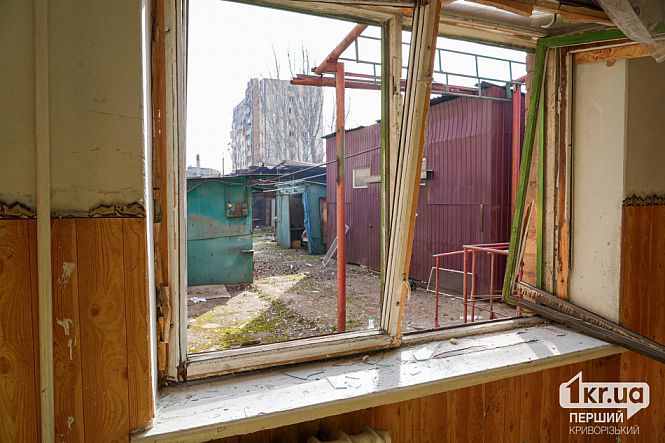 пошкодження у радіошколі від удару