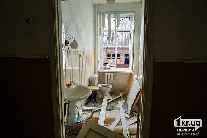 зруйноване приміщення від вибухової хвилі