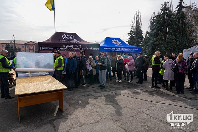 постраждалі отримують допомогу для усунення наслідків удару
