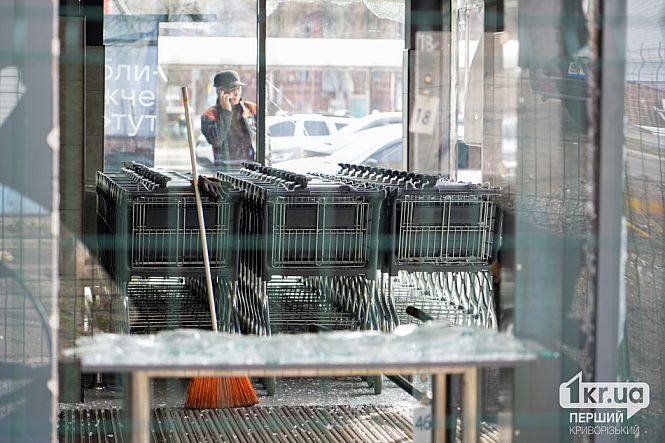 зруйновані фасади в магазині АТБ