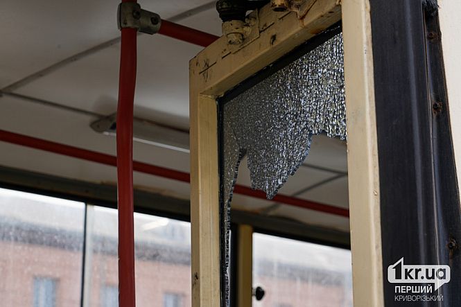 пошкодження у тролейбусі від ударної хвилі