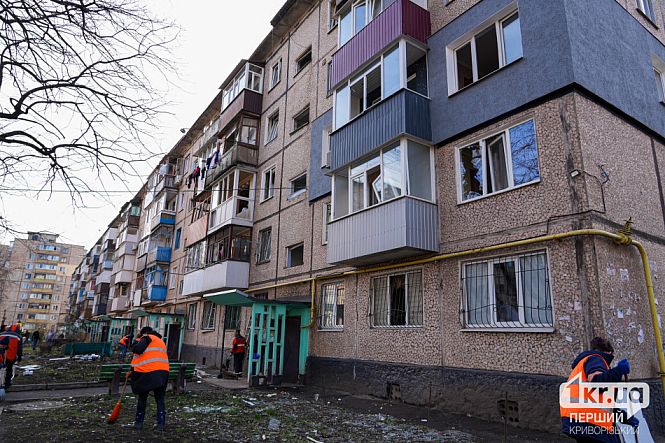 пошкоджена п'ятиповерхівка від удару ракетою рф