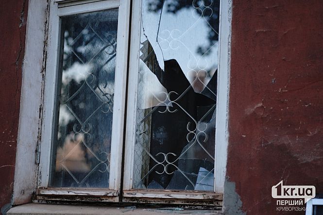 выбитые окна в результате атаки