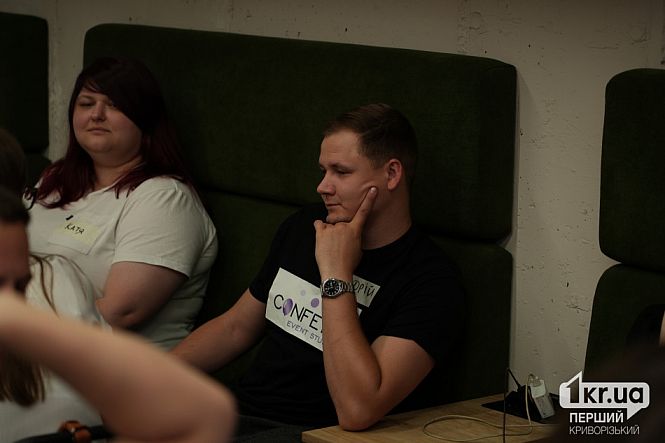 участники-бизнесмены на первом бизнес-движе