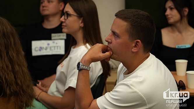 участники-бизнесмены на первом бизнес-движе