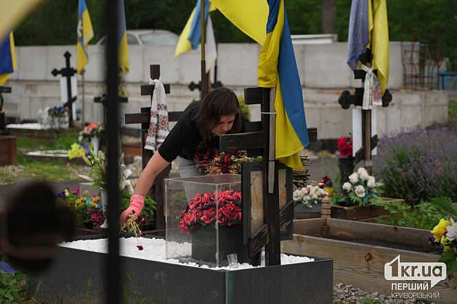 уборка на секторе почетных захоронений