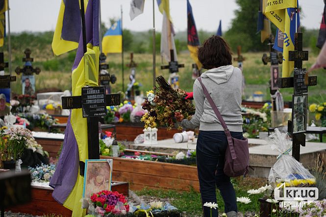 уборка на секторе почетных захоронений