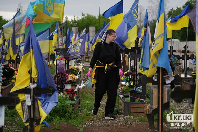 уборка на секторе почетных захоронений