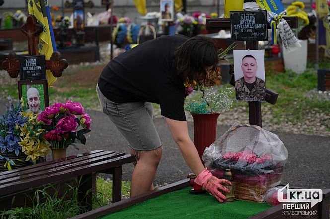 уборка на секторе почетных захоронений