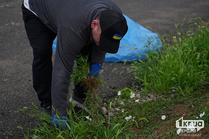 уборка на секторе почетных захоронений