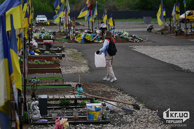 уборка на секторе почетных захоронений