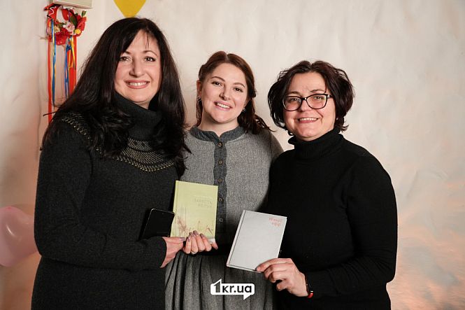 зрители фото на память книги «Вместо яблок» «Ночной эфир»